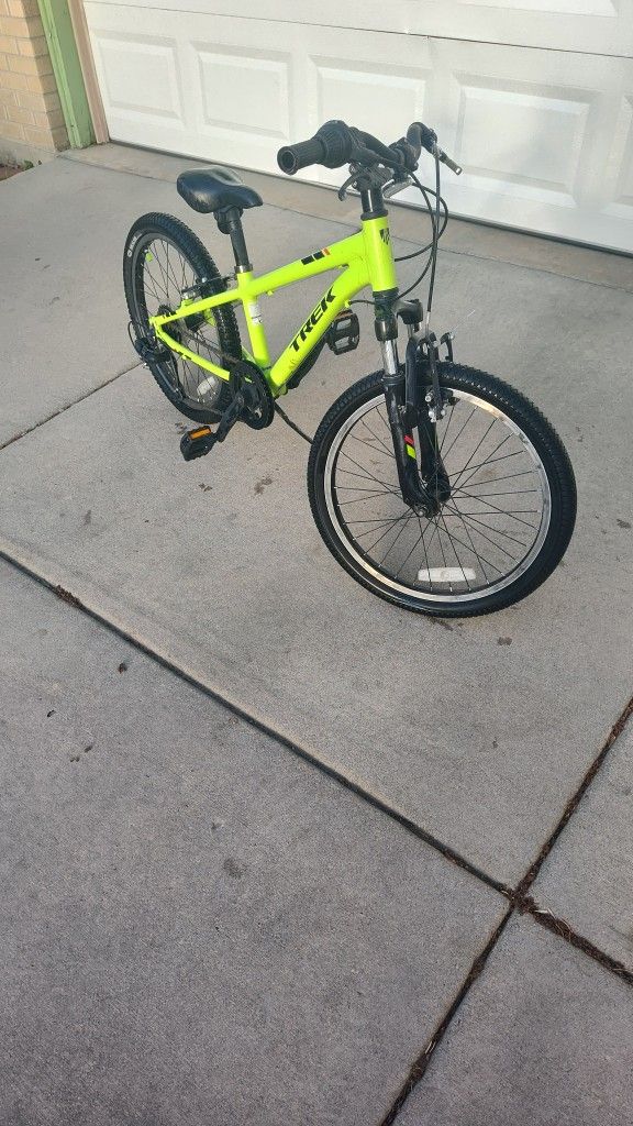 Volt Green Trek Mountain Bike