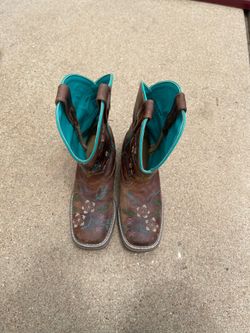 Girls boots