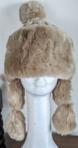 New, With Tags, Ladies Beige Knit And Faux Fur Winter Hat 
