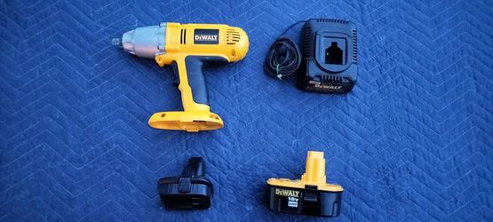 DeWalt DW059 18V 1/2" Impact Kit — Battery, DW9116 Charger + DCA1820 20V Adapter