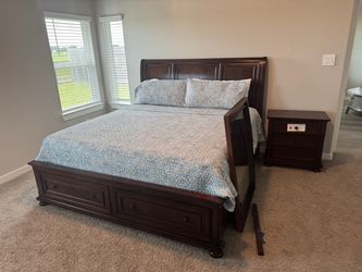 **Moving Sale – King Size Bedroom Set w/ Mattress and Mattress Protector**