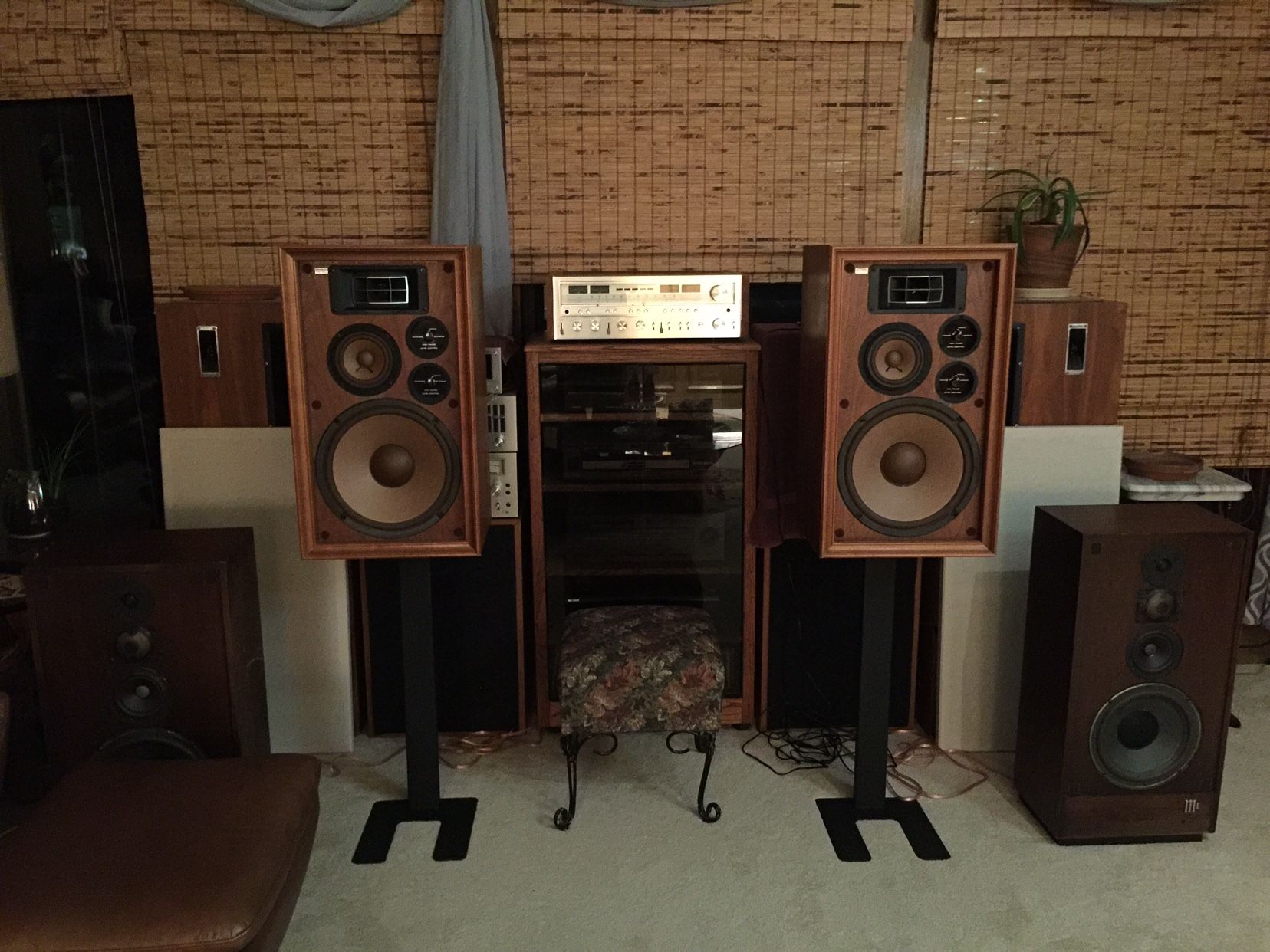 Speaker Stands Pair NEW IN BOX 28” Studio Monitor Vintage Audio Stereo
