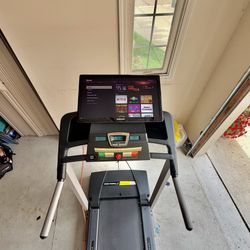 Treadmill w/ monitor 