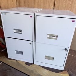 2 Lockable Filing Cabinets 
