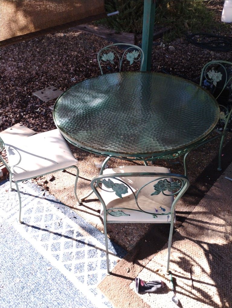 VINTAGE GLASS TOP IRON ROD TABLE W CHAIRS