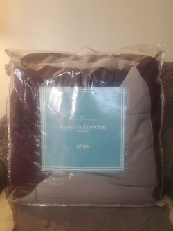 Home Classic Reversible Comforter. Full/ Queen . Color Wine/ Grey.