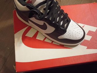 Nike swoosh size 8