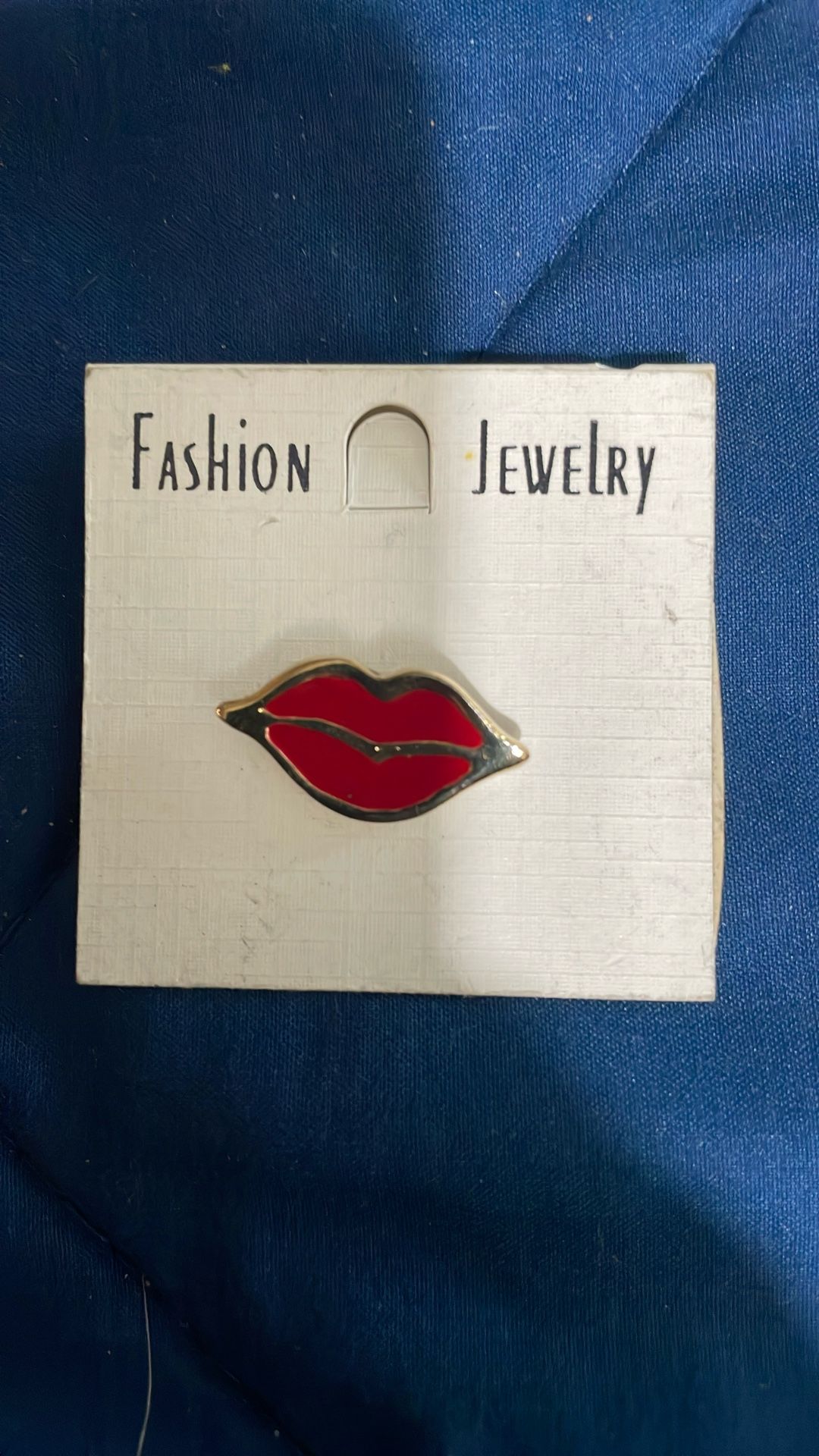 Kiss Lips Pin