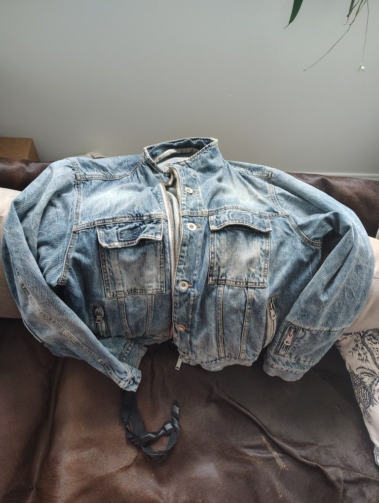 Ben Taverniti Men's Denim Jacket. Adjustable With Buttons And Zippers.