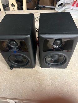 M-Audio AV -42 powered monitors