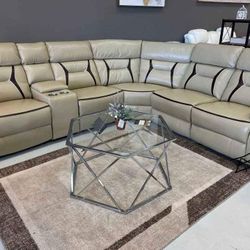 ♥️Kincord 4-Piece Power Reclining Sectional
Ashley Furniture$20 Down Payment and delivery available 