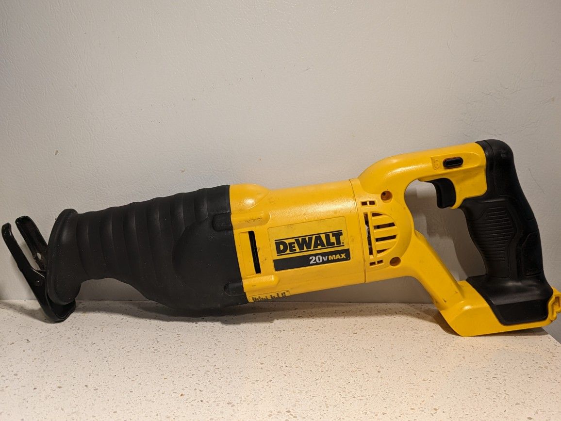 DeWalt 20v Max DCS381 Variable Speed Reciprocating Saw