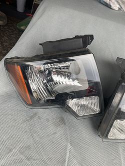 Headlights Ford 2010 Ford Raptor