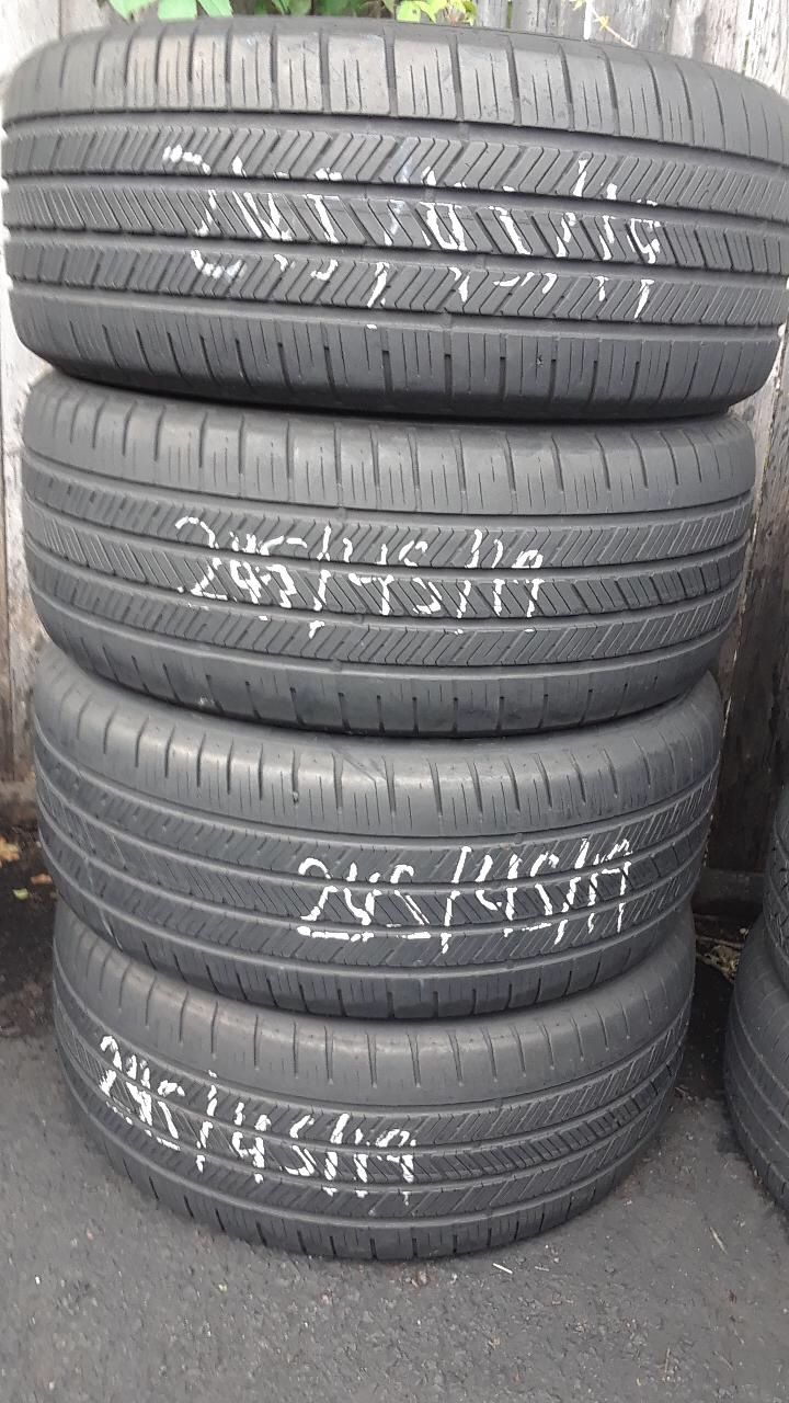245/45/19 GoodYear Eagle LS2 set of 4 tires 70% tread great condition 250$ for 4 tires .