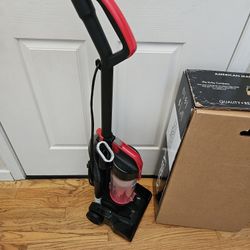 Bissell VACUUM  ,WORKS EXCELLENT  AMAZING POWER SUCES   $25