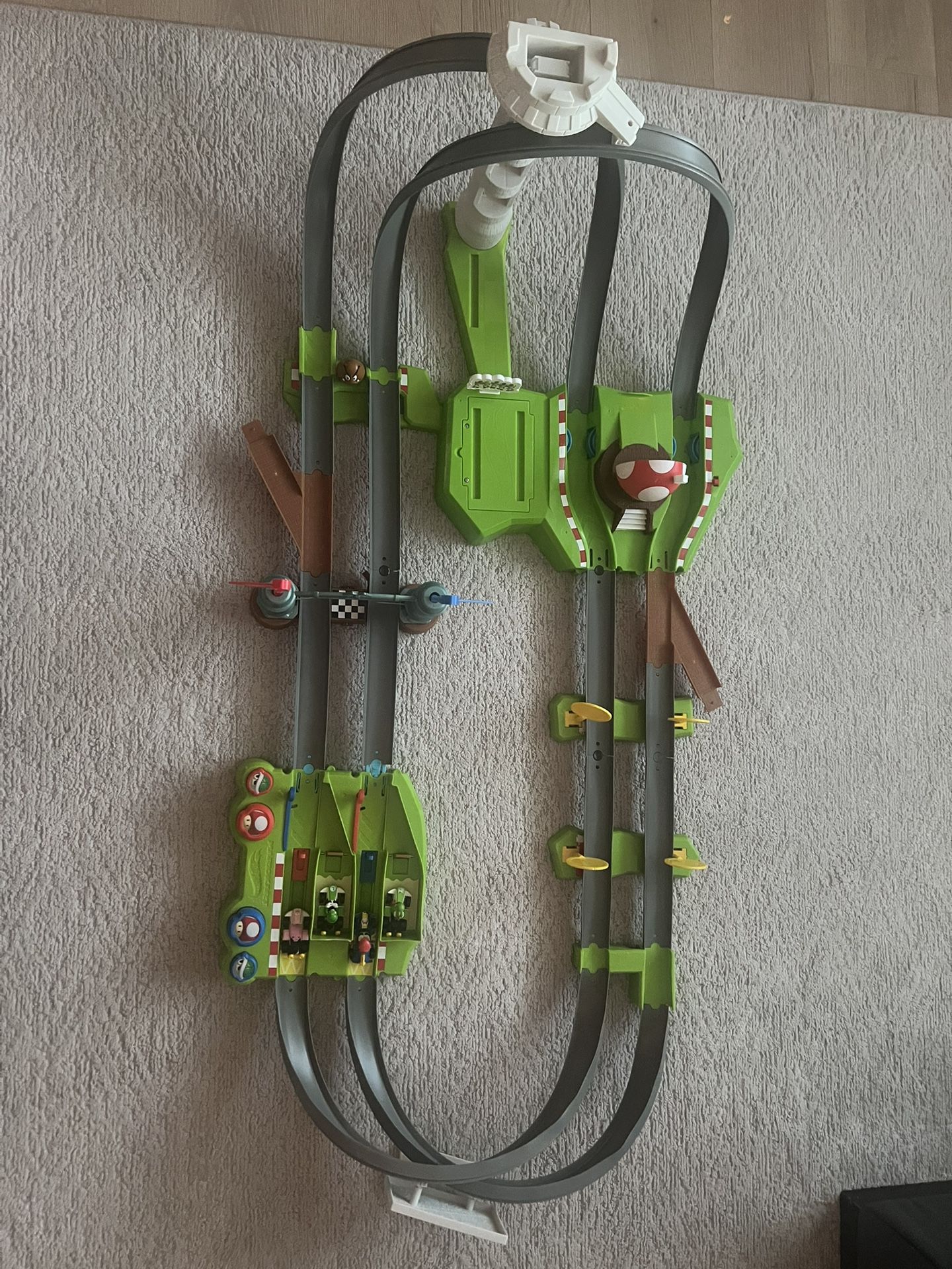 Mario Kart Circuit Track Hot Wheels