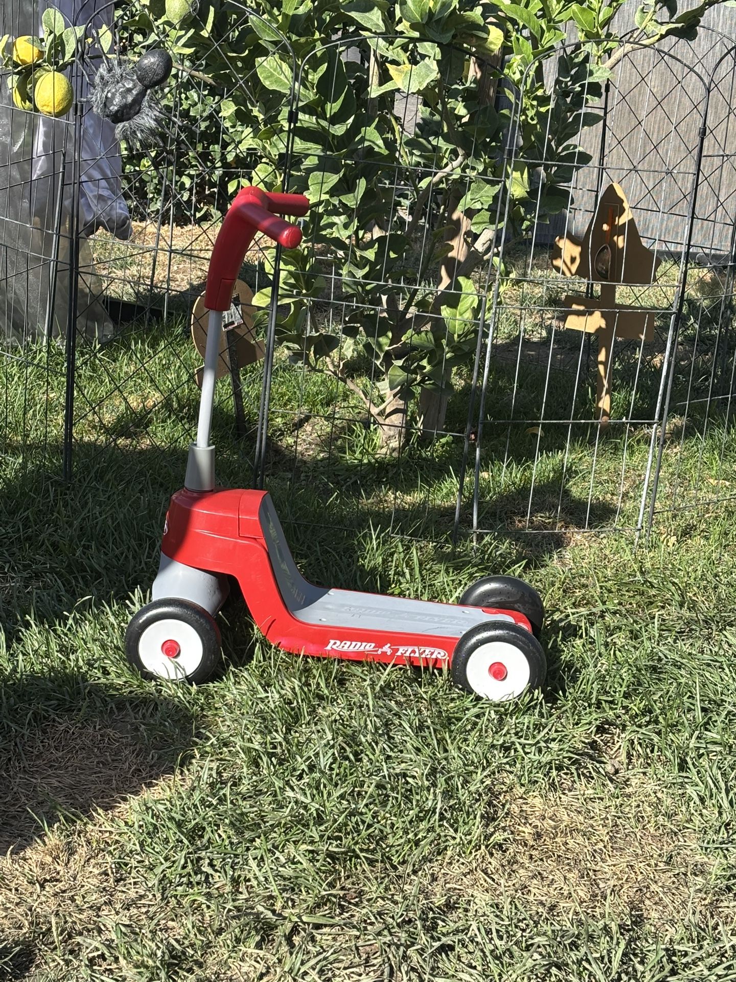 RADIO FLYER TODDLERS SCOOTER