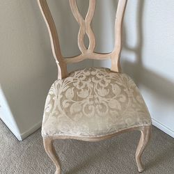 Pair of Vintage French Provincial Heart-Back Chairs – Elegant Cabriole Legs, Hotel Origin!