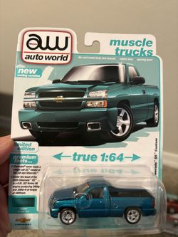 Auto World Diecast 2005 Chevy Silverado SS 