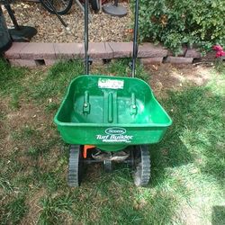 Scott's Turf Builder Edge guard Mini Broadcast Seed Spreader 