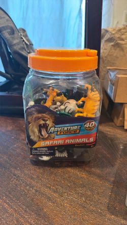 Animal kingdom figurine play set for kids !