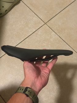 Giant approach bike saddle