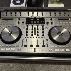 Numark 4trak Controller w/case