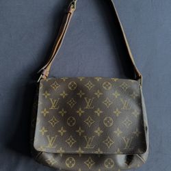 Loui Vuitton Musette Tango