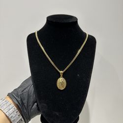 Virgin marry pendant round