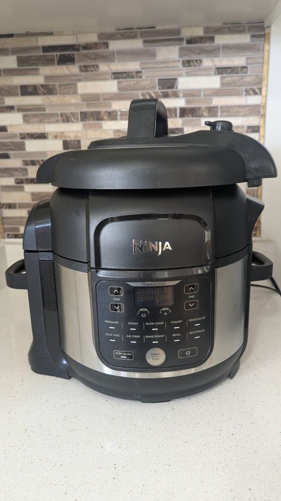 Ninja Foodi 11-in-16.5-qgt Pro Pressure Cooker (Model FD302)