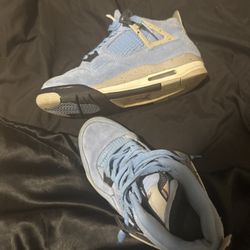 University Blue Jordan 4 