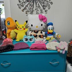 HELLO KITTY, DISNEY'S DONALD DUCK STUFFED ANIMAL BUNDLE!