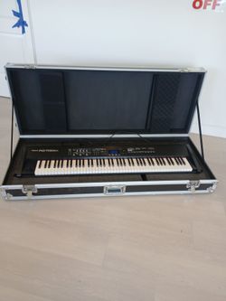 roland rd 700sx with case