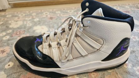 Air Jordan 11 Sneakers Men Size 10.5 White Black Purple