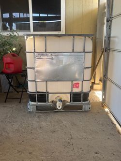 275gallon caged water tank