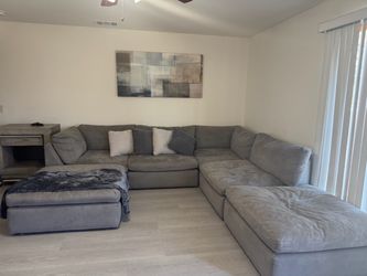 Large Gray Sectional Sofa with 2 Ottoman