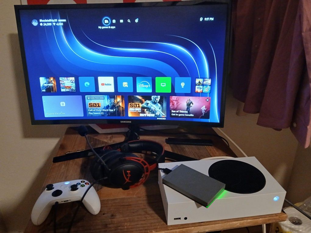 Xbox Series S / 5tb Xbox hardrive / Samsung 4k Curve Screen Monitor / Hyper X Headset