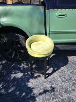 SWIVEL STOOLS