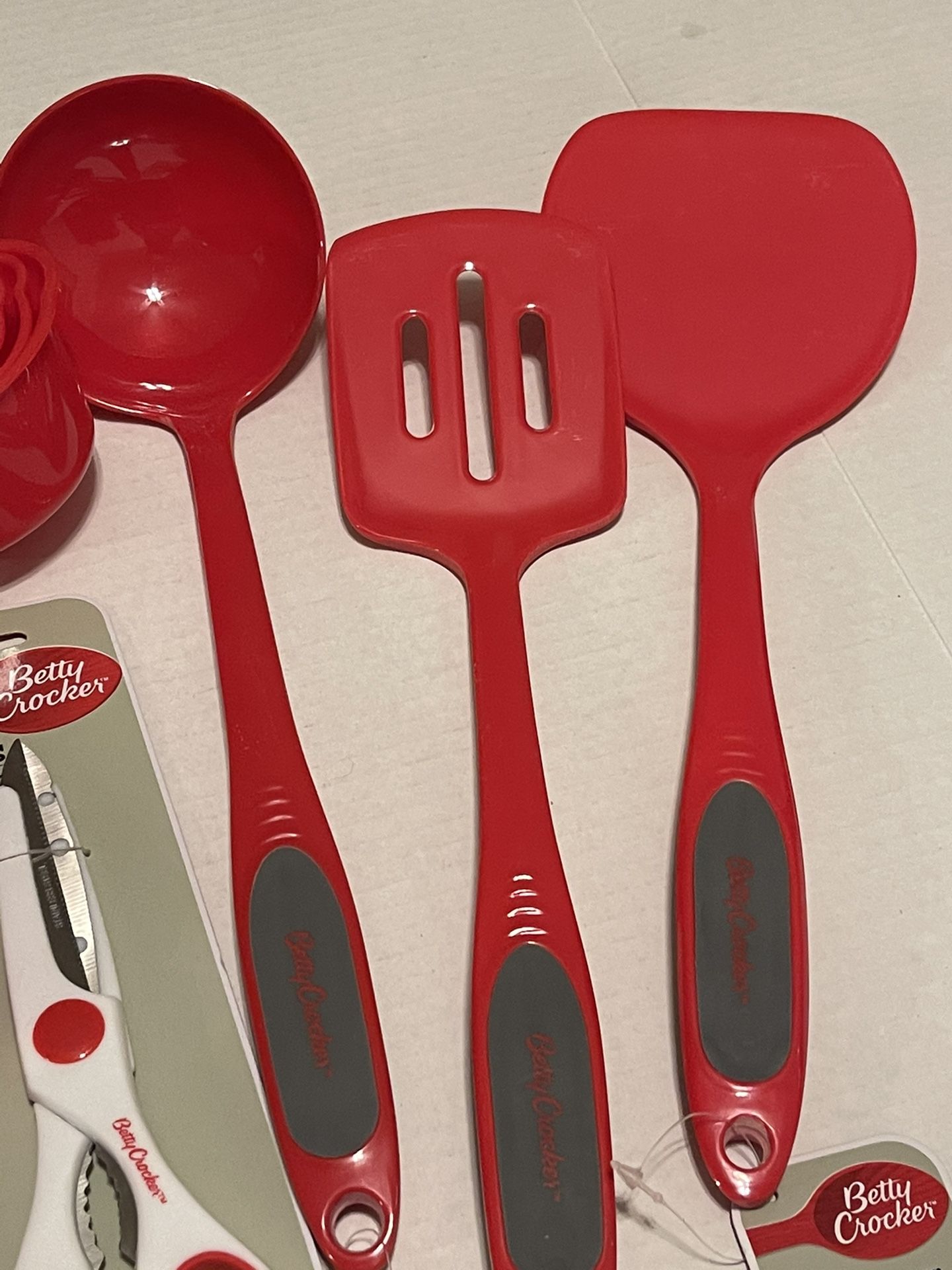 10 NEW Betty Crocker red kitchen utensils for Sale in Albany, OR - OfferUp
