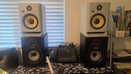 MUSIC STUDIO