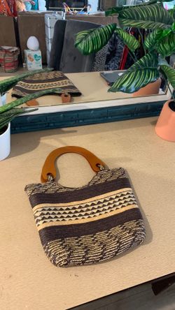 Wicker tote with wooden handles