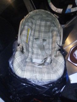 Graco infant car seat with base