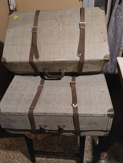 RARE 2 VINTAGE  1960s PRINCESS HOUSE CARDBOARD SUIT CASES