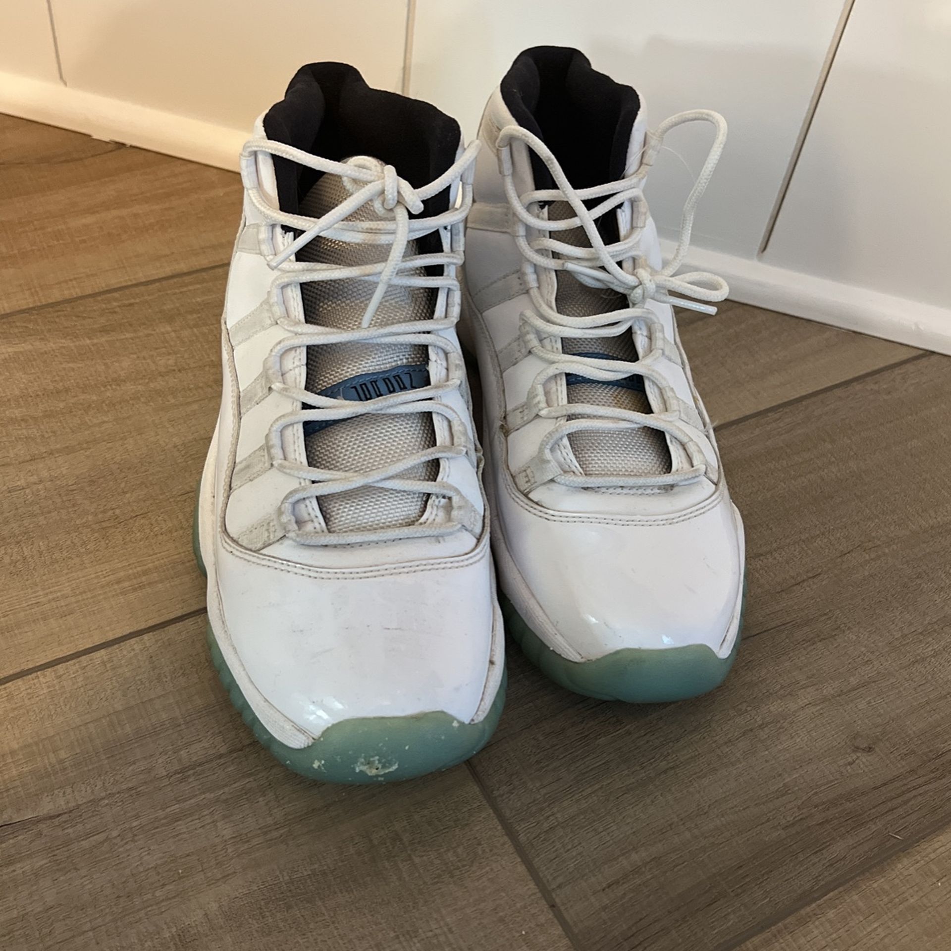 White/blue Jordan’s