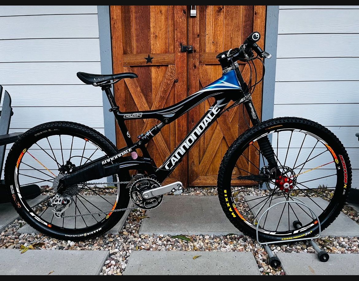 Beautiful Cannondale Rush Carbon Lefty Full Suspension Mountain Bike