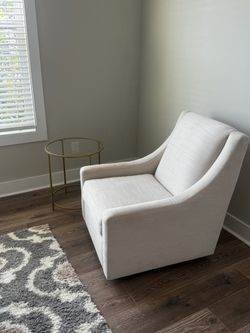 Haverty’s Swivel Chair