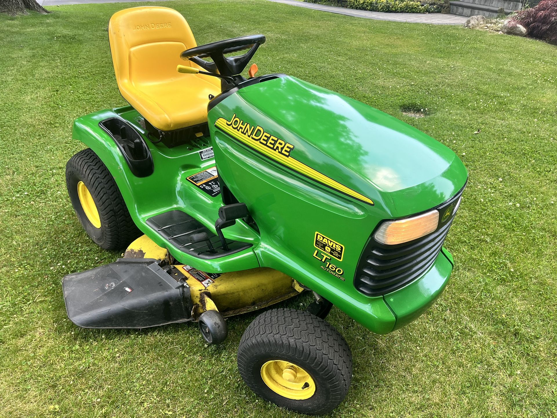 MINT CONDITION JOHN DEERE LT160 42” LAWN TRACTOR