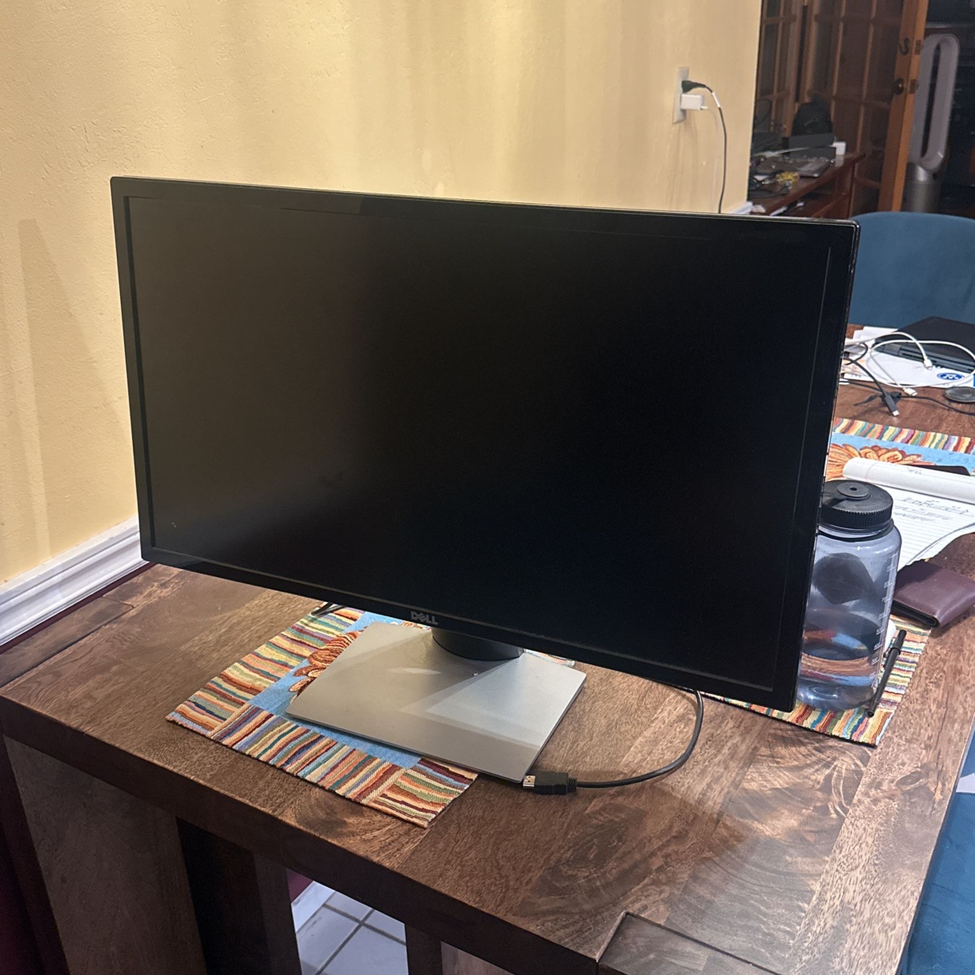 4K Monitor, 28” 