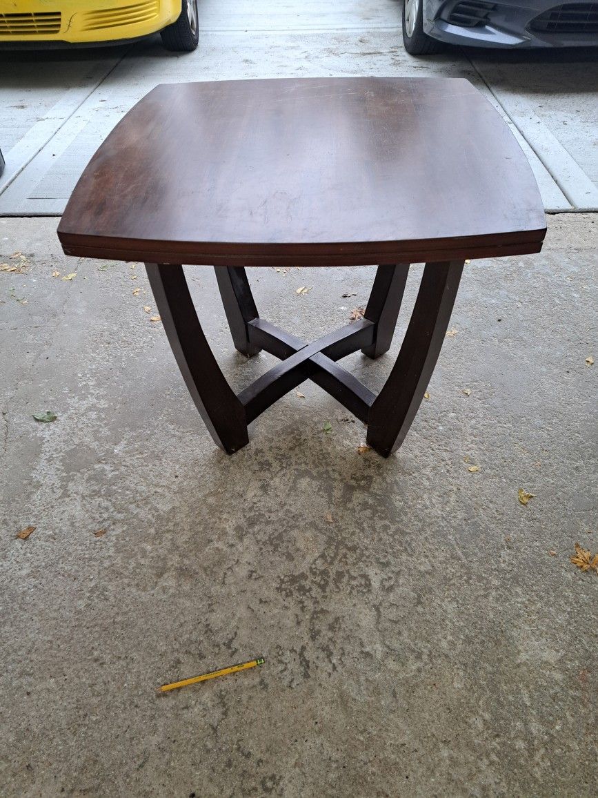 Set Of 2 Steve Silver End Table / Side Table