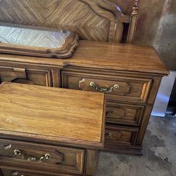 Thomasville Queen Bedroom Set 